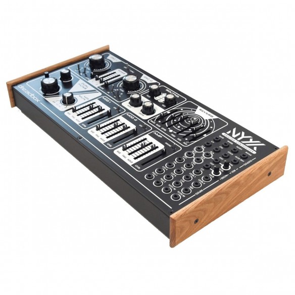  Sintetizador Analógico Semi-Modular Dreadbox NYX V2 angle2