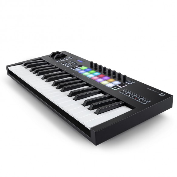 Teclado Controlador MIDI USB 37 Teclas Novation Launchkey 37 MK3 angle2